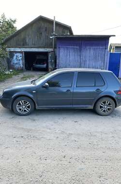 Хэтчбек Volkswagen Golf 2002 в Глухове