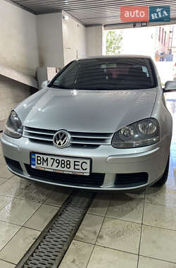 Хэтчбек Volkswagen Golf 2003 в Ромнах