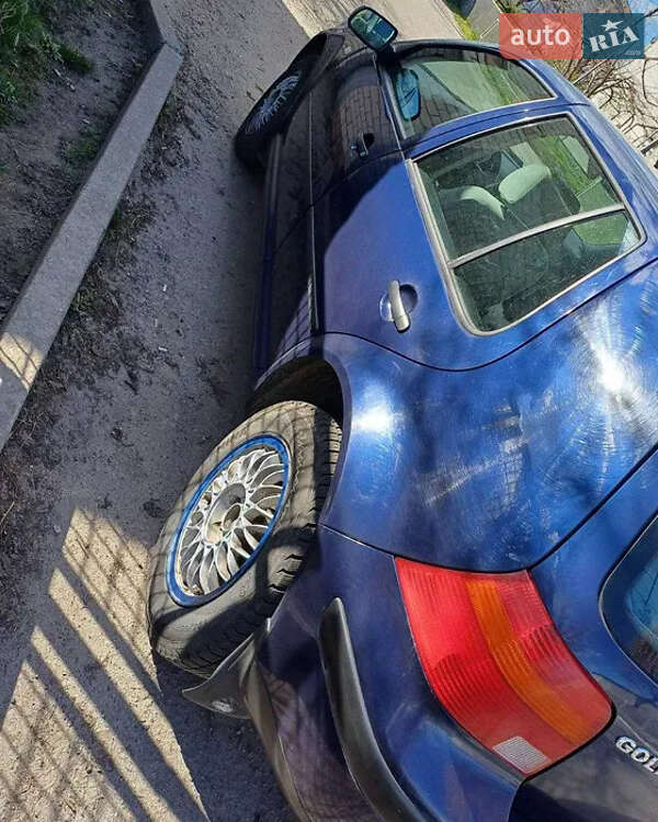Хетчбек Volkswagen Golf 1999 в Кременчуці