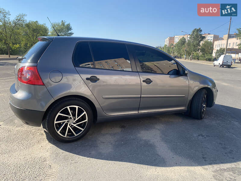 Хетчбек Volkswagen Golf 2006 в Запоріжжі