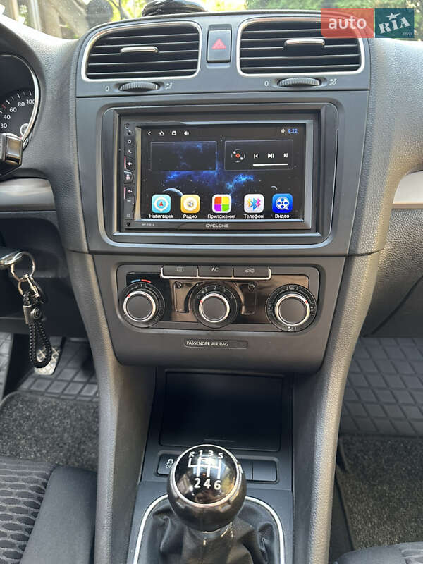 Хетчбек Volkswagen Golf 2011 в Сторожинці