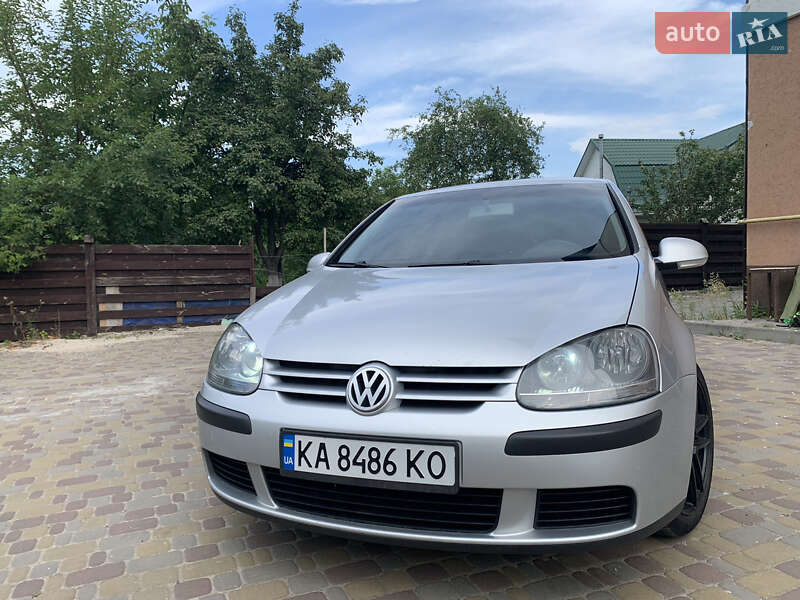 Хетчбек Volkswagen Golf 2004 в Києві