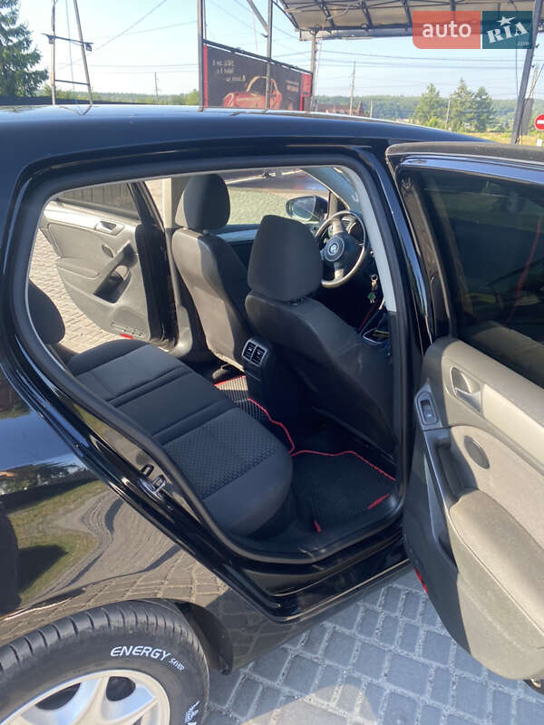 Хэтчбек Volkswagen Golf 2011 в Львове