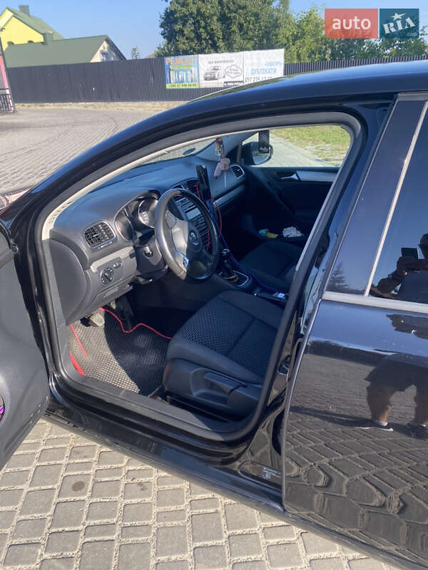 Хэтчбек Volkswagen Golf 2011 в Львове