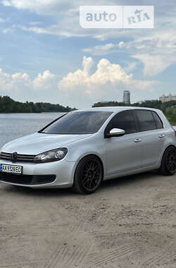 Хэтчбек Volkswagen Golf 2010 в Киеве