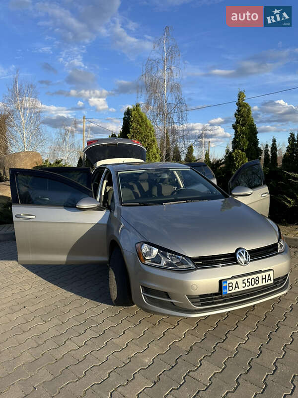 Хэтчбек Volkswagen Golf 2017 в Петрове