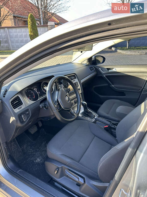 Хэтчбек Volkswagen Golf 2017 в Петрове