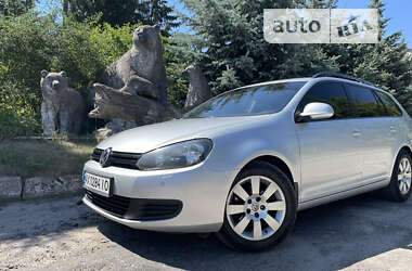 Универсал Volkswagen Golf 2010 в Краснограде