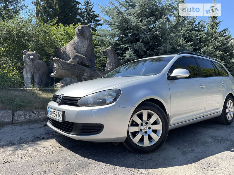 Універсал Volkswagen Golf 2010 в Краснограді