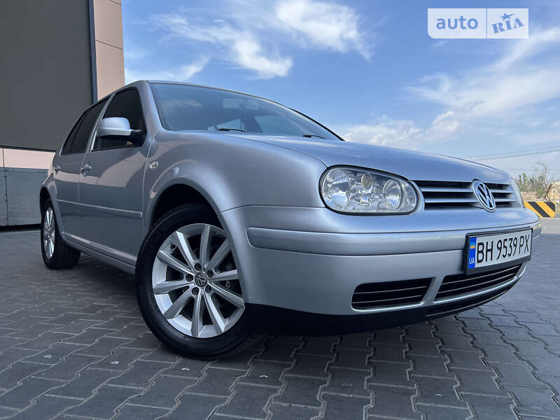 Хэтчбек Volkswagen Golf 2001 в Одессе