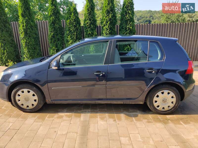 Хэтчбек Volkswagen Golf 2004 в Хмельницком