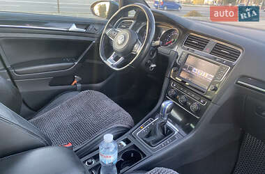 Хэтчбек Volkswagen Golf 2015 в 