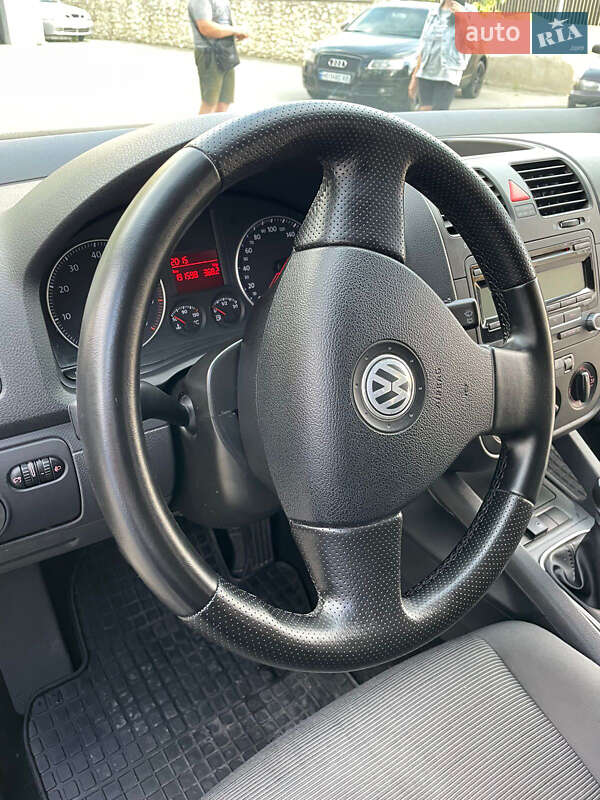 Хэтчбек Volkswagen Golf 2006 в Тернополе