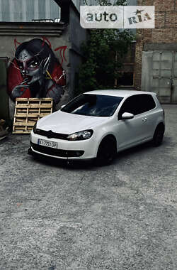 Хэтчбек Volkswagen Golf 2009 в Киеве