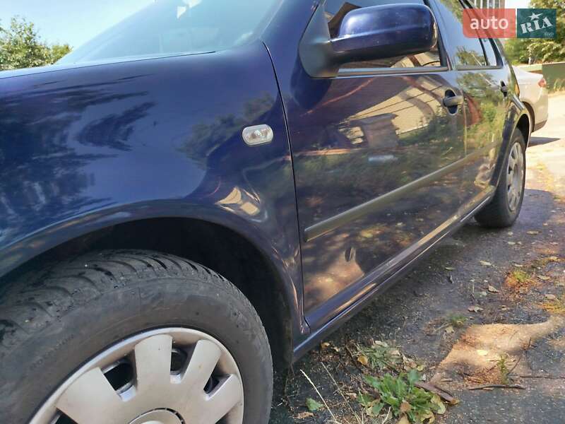 Хэтчбек Volkswagen Golf 2002 в Буче