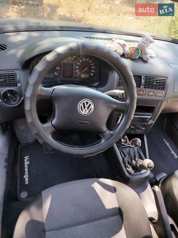 Хэтчбек Volkswagen Golf 2002 в Буче