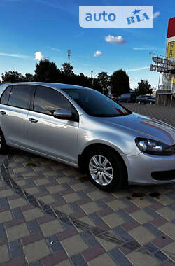Хэтчбек Volkswagen Golf 2010 в 