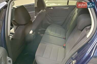 Хэтчбек Volkswagen Golf 2012 в 
