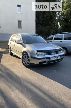 Хэтчбек Volkswagen Golf 2001 в Ладыжине