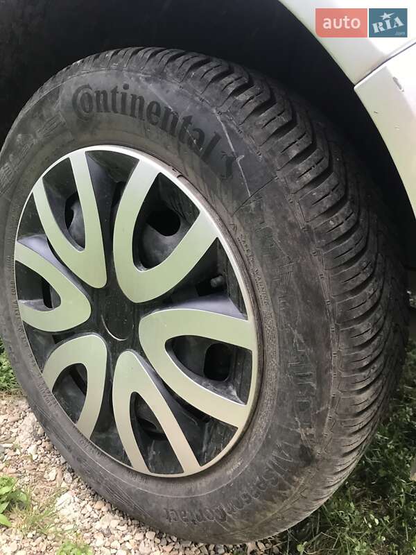 Хетчбек Volkswagen Golf 2001 в Самборі