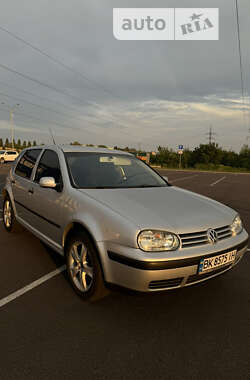 Хэтчбек Volkswagen Golf 2002 в Ровно