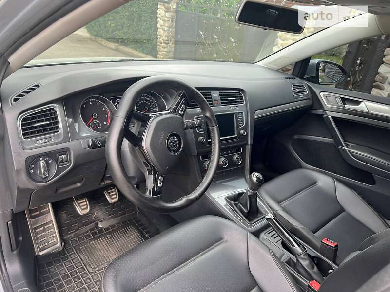 Универсал Volkswagen Golf 2017 в Ивано-Франковске