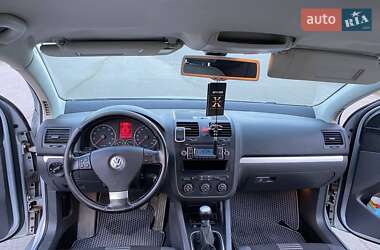 Хетчбек Volkswagen Golf 2008 в Сваляві