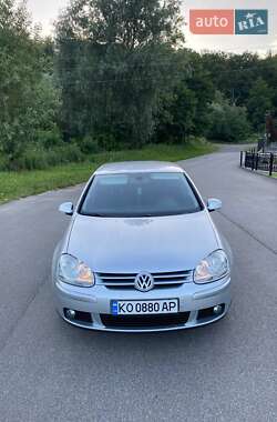 Хетчбек Volkswagen Golf 2008 в Сваляві