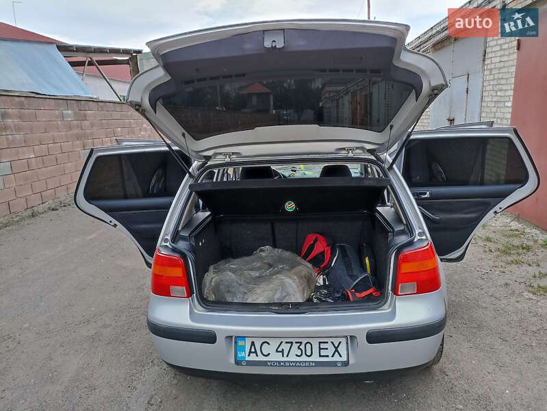Хетчбек Volkswagen Golf 1999 в Луцьку