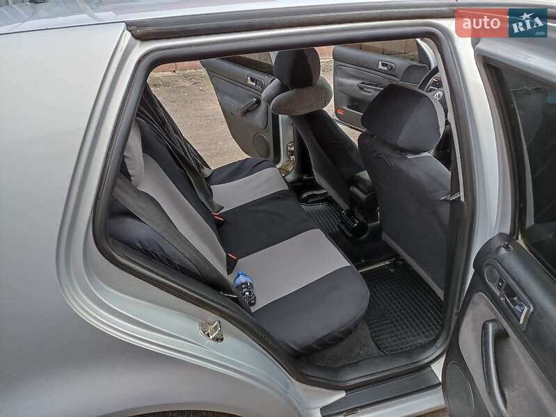 Хетчбек Volkswagen Golf 1999 в Луцьку