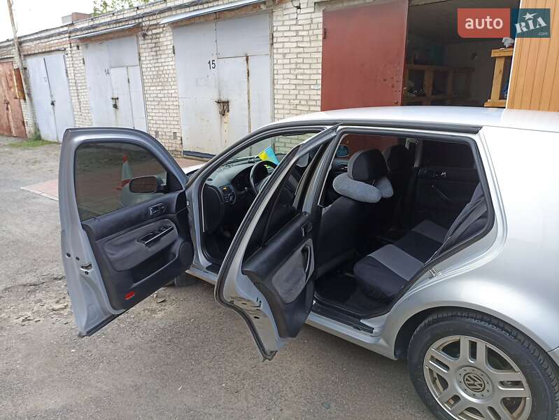 Хетчбек Volkswagen Golf 1999 в Луцьку