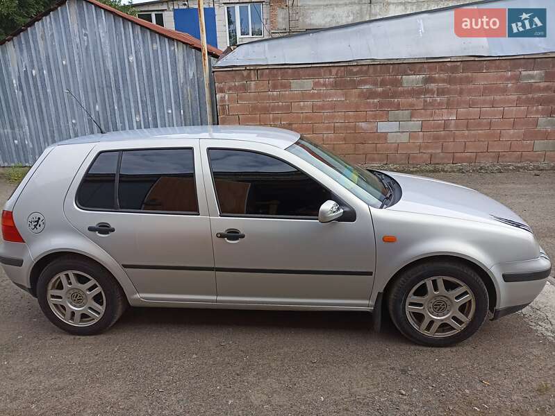 Хетчбек Volkswagen Golf 1999 в Луцьку