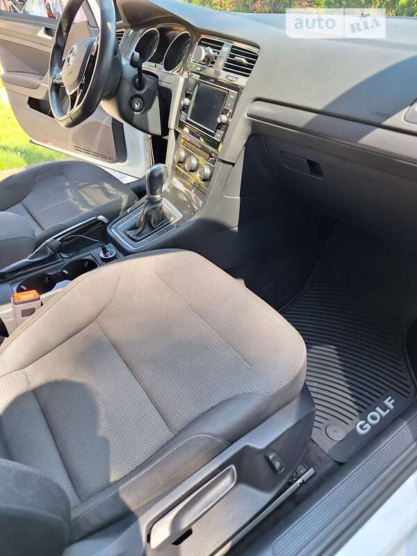Хетчбек Volkswagen Golf 2018 в Києві