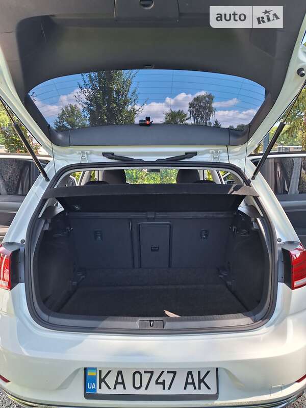 Хетчбек Volkswagen Golf 2018 в Києві