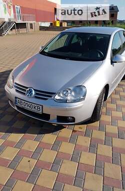 Хетчбек Volkswagen Golf 2005 в Гайсину