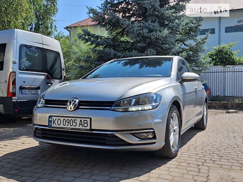 Хетчбек Volkswagen Golf 2019 в Сваляві