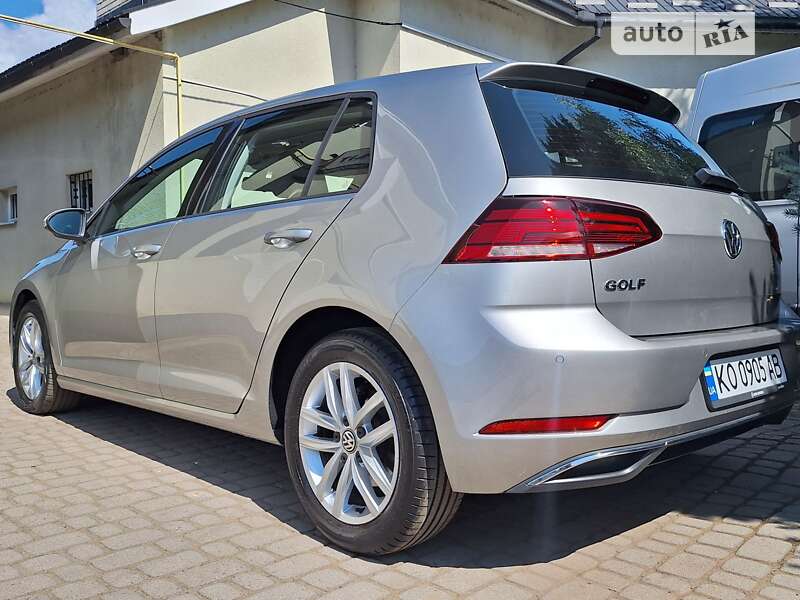 Хетчбек Volkswagen Golf 2019 в Сваляві