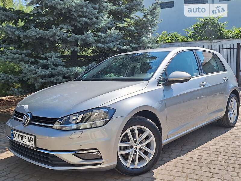 Хетчбек Volkswagen Golf 2019 в Сваляві