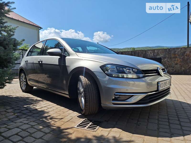 Хетчбек Volkswagen Golf 2019 в Сваляві
