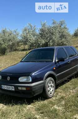 Хетчбек Volkswagen Golf 1995 в Новоселиці