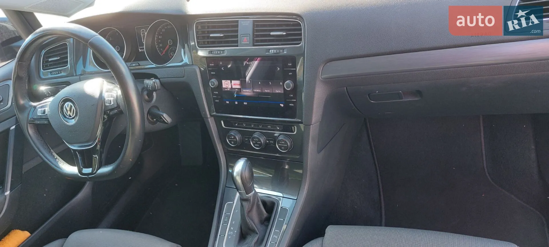 Volkswagen Golf 2017 VIN WVWZZZAUZHP750875 фото оголошення 13 з 50