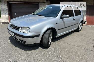 Хэтчбек Volkswagen Golf 2001 в Киеве