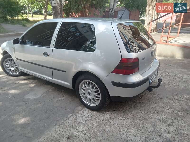Хэтчбек Volkswagen Golf 2001 в Николаеве