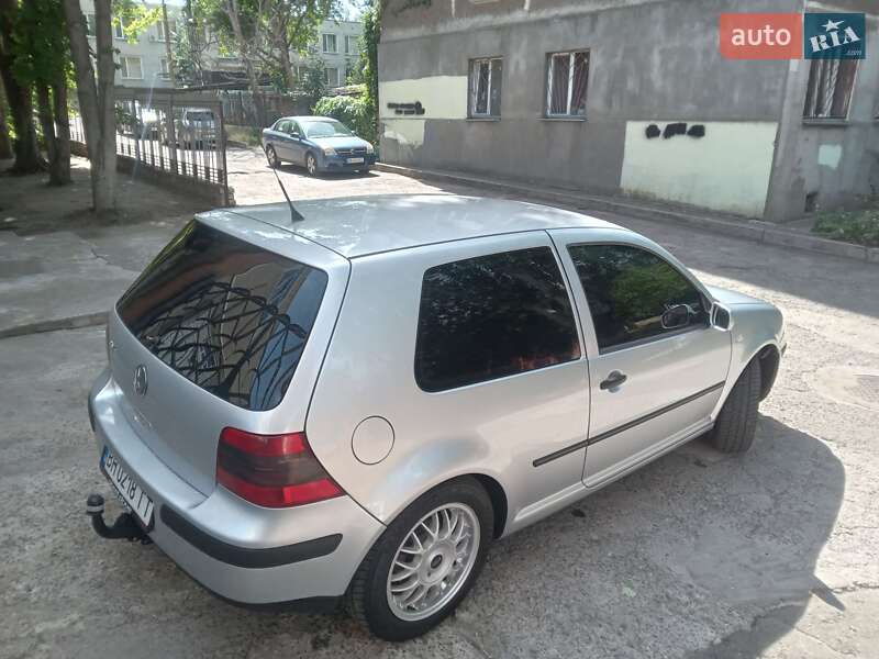 Хэтчбек Volkswagen Golf 2001 в Николаеве