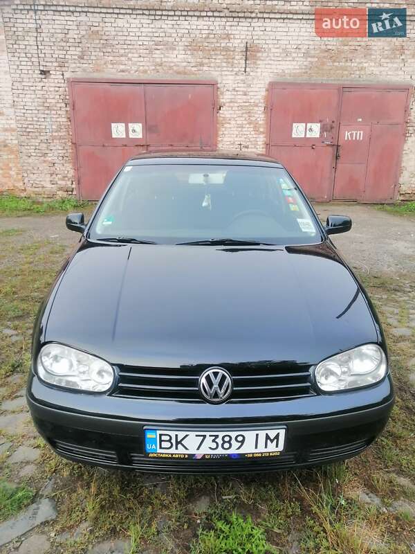 Хэтчбек Volkswagen Golf 2001 в Гоще