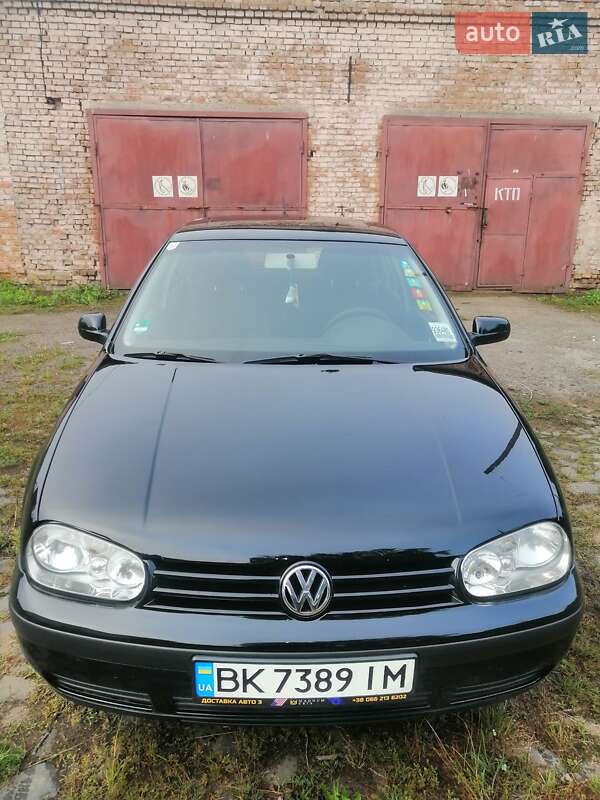 Хэтчбек Volkswagen Golf 2001 в Гоще