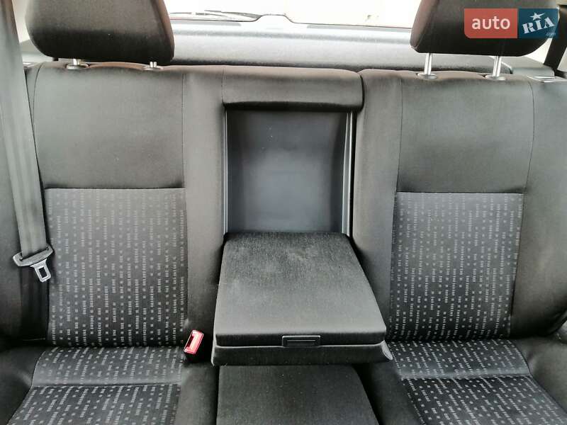 Хэтчбек Volkswagen Golf 2001 в Гоще