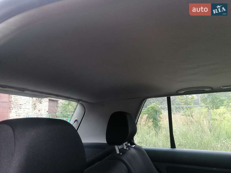 Хэтчбек Volkswagen Golf 2001 в Гоще