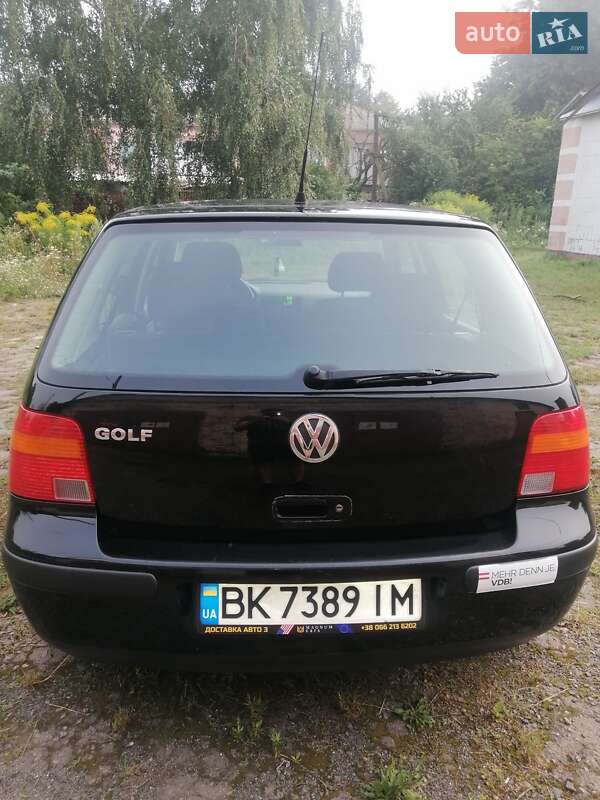 Хэтчбек Volkswagen Golf 2001 в Гоще