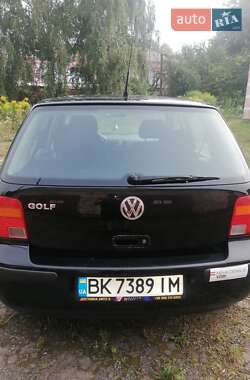 Хэтчбек Volkswagen Golf 2001 в 